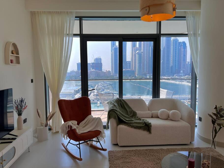 Spacious Beachfront Apartment Dubai