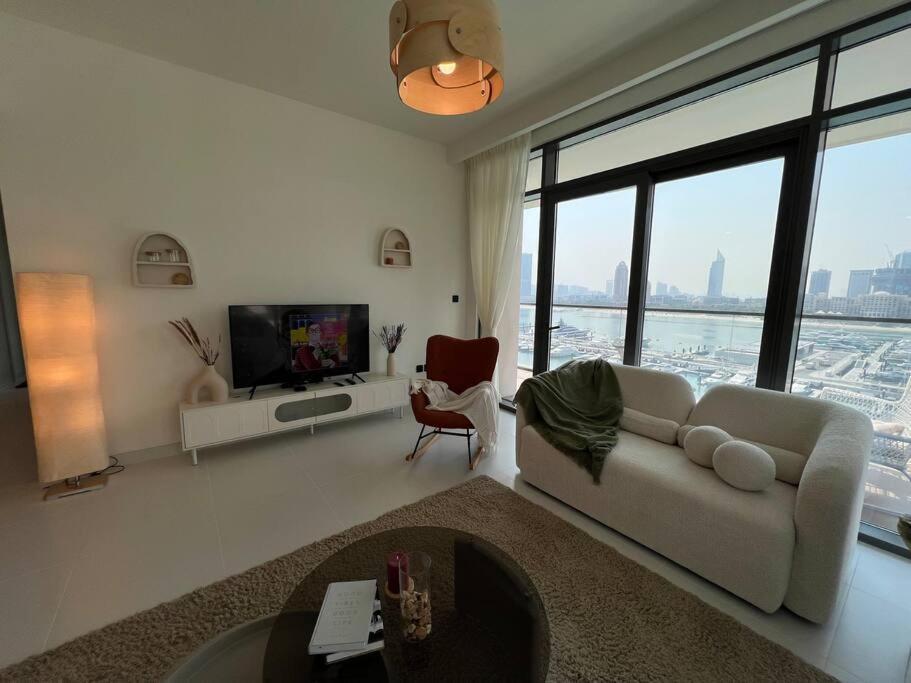 Apartment Spacious Beachfront Dubai