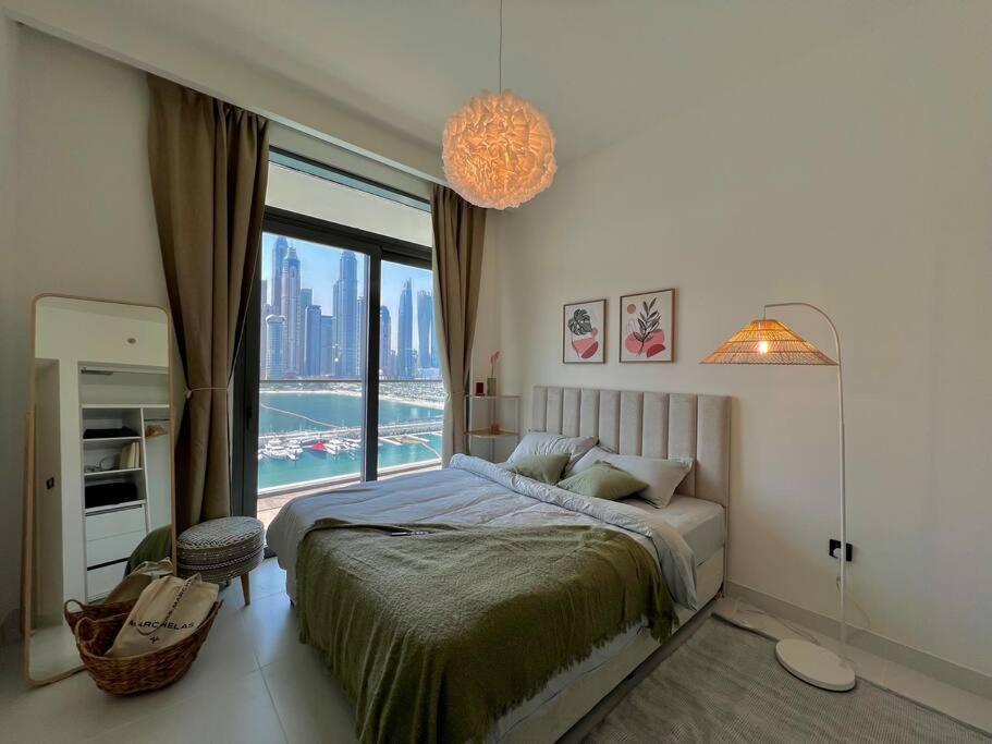 Apartment Spacious Beachfront Dubai